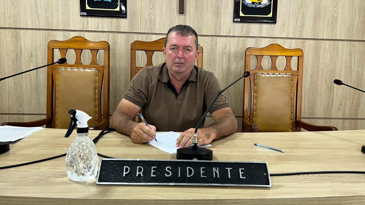 Luciano Gomes é eleito novo presidente da Câmara Municipal de Santos Dumont